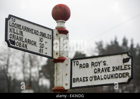 Ein Zeichen für eine der drei möglichen Grabstätten für Rob Roy, ein schottischer Held. Stockfoto