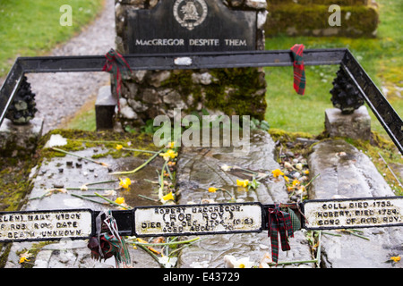 einer der drei möglichen Grabstätten für Rob Roy, ein schottischer Held, in der Nähe von Balquhidder, Scotland, UK. Stockfoto