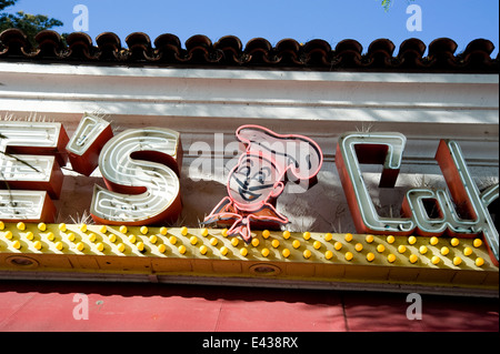 Leuchtreklame im Joe's Cafe auf der State Street in Santa Barbara, Kalifornien Stockfoto
