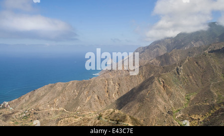 Panorama der Berge von der nordöstlichen Küste von Teneriffa, Kanarische Inseln. Stockfoto