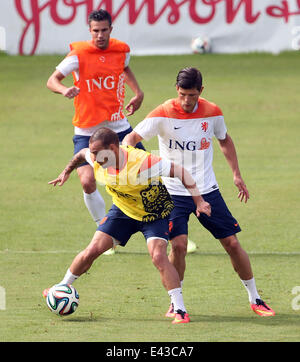 Rio De Janeiro, Brasilien. 2. Juli 2014. Robin van Persie (oben), Klaas-Jan Huntelaar und Wesley Sneijder aus den Niederlanden nehmen Teil in einer Trainingseinheit in der Flamenco-Fußball-Stadion in Rio De Janeiro, Brasilien, am 2. Juli 2014. Der Niederlanden spielen Costa Rica im Viertelfinale der WM Brasilien 2014 in Salvador am 5. Juli. Bildnachweis: Telam/Xinhua/Alamy Live-Nachrichten Stockfoto