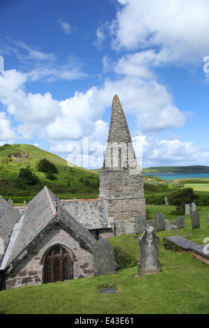 St. Enedoc Kirche und Friedhof Stockfoto