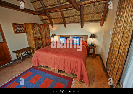 Innenansicht des Raumes in Xaus Lodge in Kgalagadi Transfrontier Park, Kalahari, Südafrika, Afrika Stockfoto