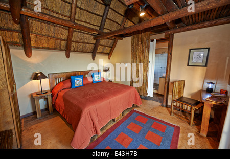 Innenansicht des Raumes in Xaus Lodge in Kgalagadi Transfrontier Park, Kalahari, Südafrika, Afrika Stockfoto