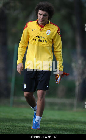 Galatasaray Neuverpflichtungen Salih Dursun, Umut Gundogan und Izet Hajrovic posieren für Fotografen mit Antalya: Salih Dursun wo: Antalya, Türkei: 20. Januar 2014 Stockfoto