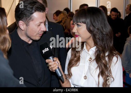 Alexandra Maurer und Melissa Khalaj aus "Joiz - Dein Social TV" interviewen Gäste Michalsky StyleNite zeigen Featuring: Alexandra Maurer, Michi Beck wo: Berlin, Deutschland bei: 17. Januar 2014 Stockfoto