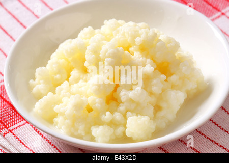 Bio probiotische Milch Kefirkörner Stockfoto