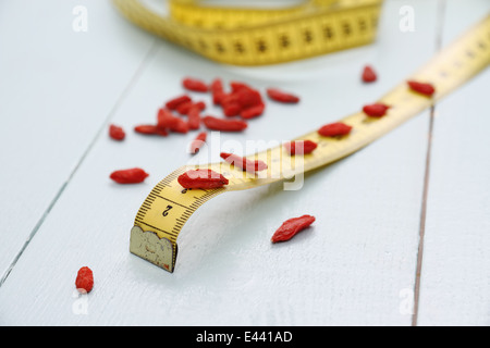 Goji-Beeren und Maßband als Konzept von Gesundheit, soft-Fokus Stockfoto