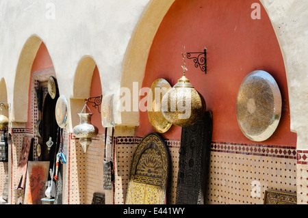 Glas und Metall Laternen für slae im Souq, Marrakesch, Marokko. Stockfoto