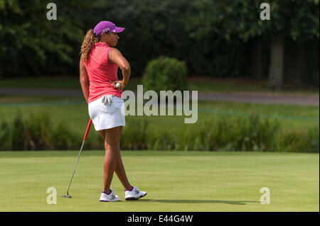 Denham, London, UK, 2. Juli 2014.  ISPS HANDA Ladies European Masters 2014 - pro-am Tag der Buckinghamshire Golf Club.  Ein Tag für Unternehmen und prominenten Partnern neben Profis vor dem main Event am folgenden Tag zu spielen.  Im Bild: Cheyenne Woods (USA).   Bildnachweis: Stephen Chung/Alamy Live-Nachrichten Stockfoto