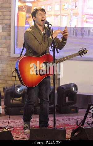 James Blunt erscheint auf CTV es The Marilyn Denis Show seine neueste Single "Herz zu Herz" Förderung und Durchführung von Fan-Liebling-Hit "Du bist schön."  Mitwirkende: James Blunt wo: Toronto, Kanada bei: 31. Januar 2014 Stockfoto