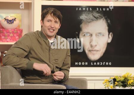 James Blunt erscheint auf CTV es The Marilyn Denis Show seine neueste Single "Herz zu Herz" Förderung und Durchführung von Fan-Liebling-Hit "Du bist schön."  Mitwirkende: James Blunt wo: Toronto, Kanada bei: 31. Januar 2014 Stockfoto