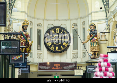 Uhr in Royal Arcade, Melbourne, Victoria, Australien. Stockfoto