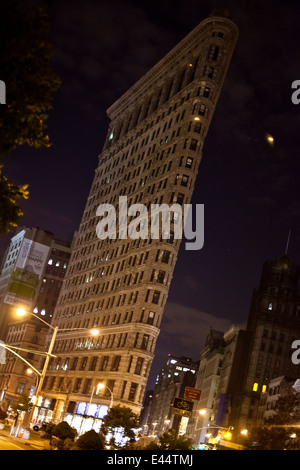 Das Flat Iron Gebäude in Manhattan, New York City, in der Nacht. Stockfoto