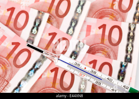 Euro Geld und Fieber Thermometer. Hochkonjunktur und Büste in Europa. Stockfoto