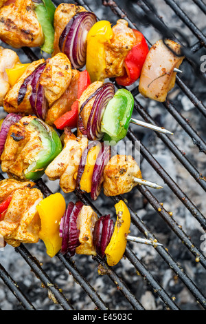 Gegrillte Spieße auf dem grill Stockfoto