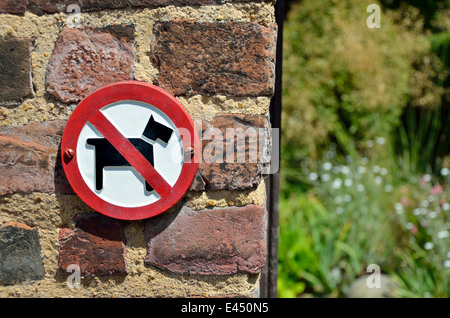 Chatham, Kent, England, UK. Keine Hunde erlaubt Schild am Eingang zum Garten (in der historischen Schiffswerft) Stockfoto