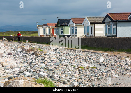 Eine Straße am Walney Insel, Cumbria, UK, folgende Küstenerosion während der schwere Winterstürme geschlossen. Stockfoto