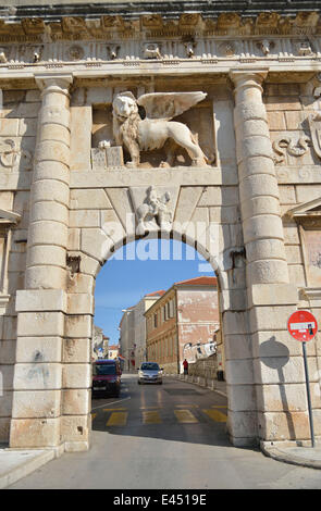 Vrata Kopnena Landtor Architekten Michele Sanmicheli mit dem Löwen von Venedig oder der Löwe von San Marco, Zadar, Dalmatien, Kroatien Stockfoto