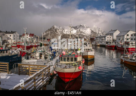 Fischerdorf Henningsvær, fährfrei, Lofoten, Norwegen Stockfoto