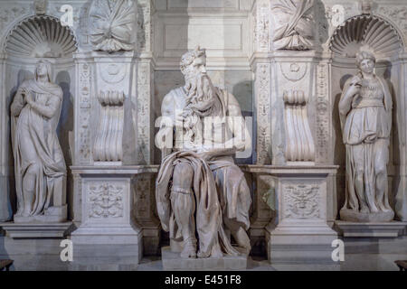 Moses, Marmor-Statue von Michelangelo, Grab des Papstes Julius II, San Pietro in Vincoli, Rom, Latium, Italien Stockfoto