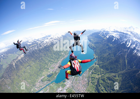 Team von drei Fallschirmspringer Ausbildung über Interlaken, Bern, Schweiz