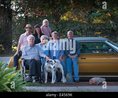 Drei Generationen Familienfoto mit Hund Stockfoto