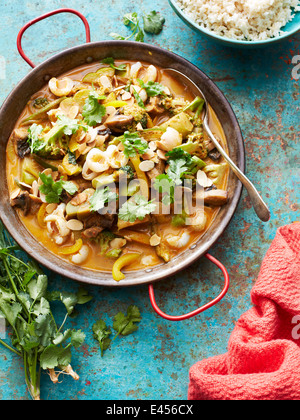 Stillleben mit rotem Curry mit lychees Stockfoto