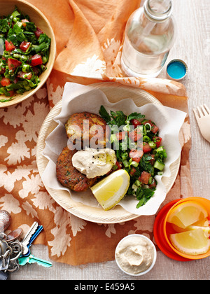 Falafel mit Hummus und taboulis Stockfoto