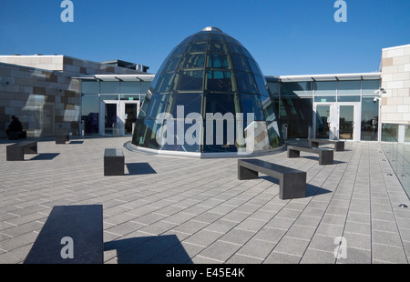 Glaskuppel auf dem Dach des Liverpool Central Library, Merseyside, England.  Die neue restaurierte Bibliothek am 17. Mai 2013 eröffnet. Stockfoto