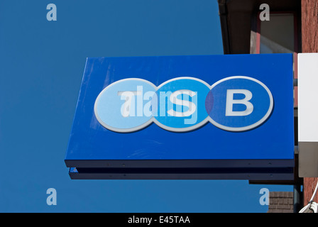 hängende Schild mit Logo für Tsb, Hounslow, Middlesex, england Stockfoto