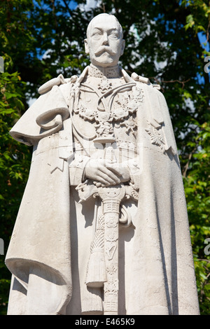 Eine Statue von König George V in Westminster, London. Stockfoto