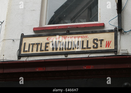 Eine gefälschte viktorianischen London Straßenschild in Dublin. Bild aus der Straße am Set der viktorianischen Horror TV-Serie "Penny Dreadful". Stockfoto