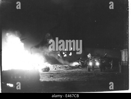Dieses Bild zeigt einen Absturz eines Flugzeugs C-46, das Teil der Luftbrücke während des Zweiten Weltkriegs war. Die C-46 wurde für Fracht- und Truppentransporte eingesetzt, insbesondere im China-Burma-India Theater, um die Flying Tigers zu unterstützen. Stockfoto