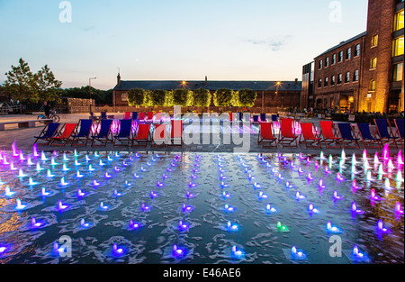 Farbige Lichter Getreidespeicher Brunnenplatz Kings Cross London UK Stockfoto