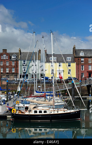 Boote im Hafen von Arbroath, Angus, Schottland, Vereinigtes Königreich. Stockfoto