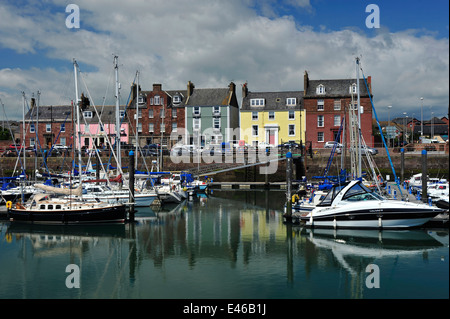 Boote im Hafen von Arbroath, Angus, Schottland, Vereinigtes Königreich. Stockfoto