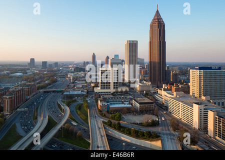 Erhöhten Blick auf die Skyline von Downtown Atlanta, Georgia, Vereinigte Staaten von Amerika Stockfoto