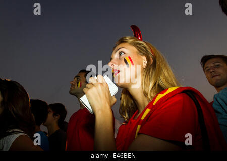 Copacabana, Rio De Janeiro, Brasilien. 1. Juli 2014. Belgan Fans gekommen, um das FIFA Fan Fest, das Spiel zwischen ihren nationalen Fußballmannschaft und den USA zu sehen Stockfoto