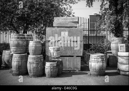 Schwarz / weiß Fotografie. Stille Ladungen (1996) Kunst im öffentlichen Raum, Salford Quays, Trafford, Manchester UK Stockfoto