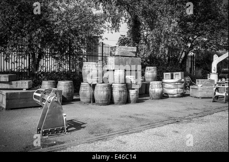 Schwarz / weiß Fotografie. Stille Ladungen (1996) Kunst im öffentlichen Raum, Salford Quays, Trafford, Manchester UK Stockfoto