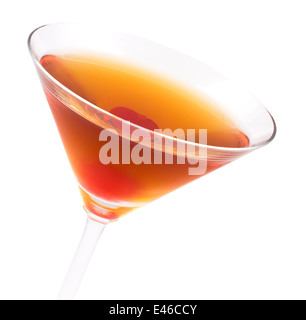 Manhattan-Cocktail, bestehend aus Roggen oder kanadischer Whisky, roten süßen Wermut und Bitter, garniert mit einer Maraschino-Kirsche Stockfoto