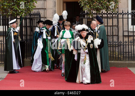 Edinburgh, UK. 3. Juli 2014. Die Königin, der Herzog von Edinburgh, Prinz William und die Princess Royal Signet Bibliothek nach einem kurzen Empfang nach der Reihenfolge der feierlichen Distel verlassen. Edinburgh, Schottland. 3. Juli 2014 Kredit: GARY DOAK/Alamy Live-Nachrichten Stockfoto