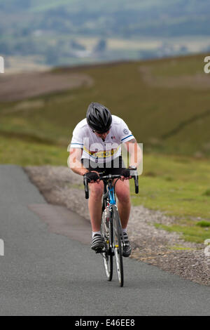 Oberhalb, Yorkshire Dales, UK 3. Juli 2014.  Dies folgt der Aufstieg von oberhalb auf dem Weg zum Leyburn.  Tausende von Radfahrern wurden in den Yorkshire Dales, die Strecke von der Grand fahren. Die Straßen und Felder zugewiesen, Parken und camping sind jetzt Anfang, in Vorbereitung der Veranstaltung am Samstag zu füllen.  Die Tour de France ist das größte jährliche Sportereignis der Welt. Es ist das erste Mal Le Tour im Norden Englands besucht hat, hat bisher nur Besuche auf der Südküste und die Hauptstadt. Bildnachweis: Mar Photographics/Alamy Live-Nachrichten. Stockfoto