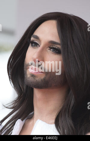 Madrid, Spanien. 3. Juli 2014. Gewinner des 2014 Eurovision Song Contest österreichischen Conchita Wurst besucht ein Treffen als Ehrengast von Madrid Shangay stolz zu erhalten '' Premio Madrid Orgullo-Muestra-T'' Auszeichnung beim Hotel mich in Madrid, Spanien am 3. Juli 2014. Bildnachweis: Oscar Gonzalez/NurPhoto/ZUMA Draht/Alamy Live-Nachrichten Stockfoto