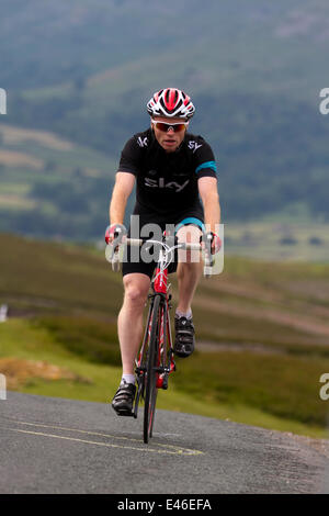 Oberhalb, Yorkshire Dales, UK 3. Juli 2014.  Dies folgt der Aufstieg von oberhalb auf dem Weg zum Leyburn.  Tausende von Radfahrern wurden in den Yorkshire Dales, die Strecke von der Grand fahren. Die Straßen und Felder zugewiesen, Parken und camping sind jetzt Anfang, in Vorbereitung der Veranstaltung am Samstag zu füllen.  Die Tour de France ist das größte jährliche Sportereignis der Welt. Es ist das erste Mal Le Tour im Norden Englands besucht hat, hat bisher nur Besuche auf der Südküste und die Hauptstadt. Bildnachweis: Mar Photographics/Alamy Live-Nachrichten. Stockfoto