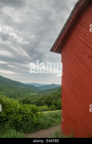 Blick vom Eingang der Overmountain Shelter Blick über das Tal Stockfoto