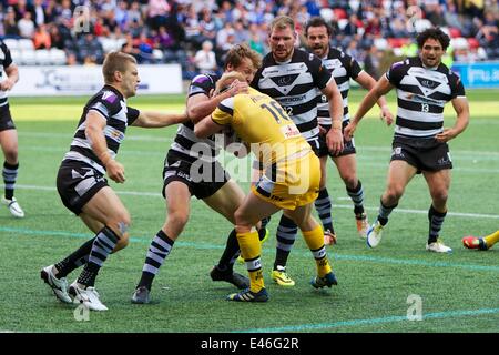 Widnes, UK. 3. Juli 2014. Erste Dienstprogramm Super Rugby League. Widnes Wikinger versus Castleford Tigers. Castleford Tigers verlieren nach vorne Oliver Holmes in Aktion. Bildnachweis: Aktion Plus Sport/Alamy Live-Nachrichten Stockfoto