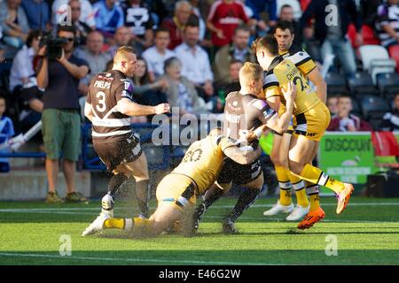 Widnes, UK. 3. Juli 2014. Erste Dienstprogramm Super Rugby League. Widnes Wikinger versus Castleford Tigers. Castleford Tigers halben Rücken Jamie Ellis in Aktion. Bildnachweis: Aktion Plus Sport/Alamy Live-Nachrichten Stockfoto