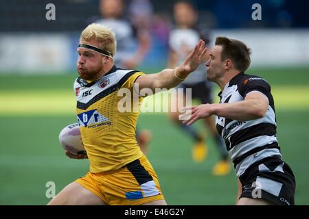 Widnes, UK. 3. Juli 2014. Erste Dienstprogramm Super Rugby League. Widnes Wikinger versus Castleford Tigers. Castleford Tigers verlieren nach vorne Oliver Holmes in Aktion. Bildnachweis: Aktion Plus Sport/Alamy Live-Nachrichten Stockfoto